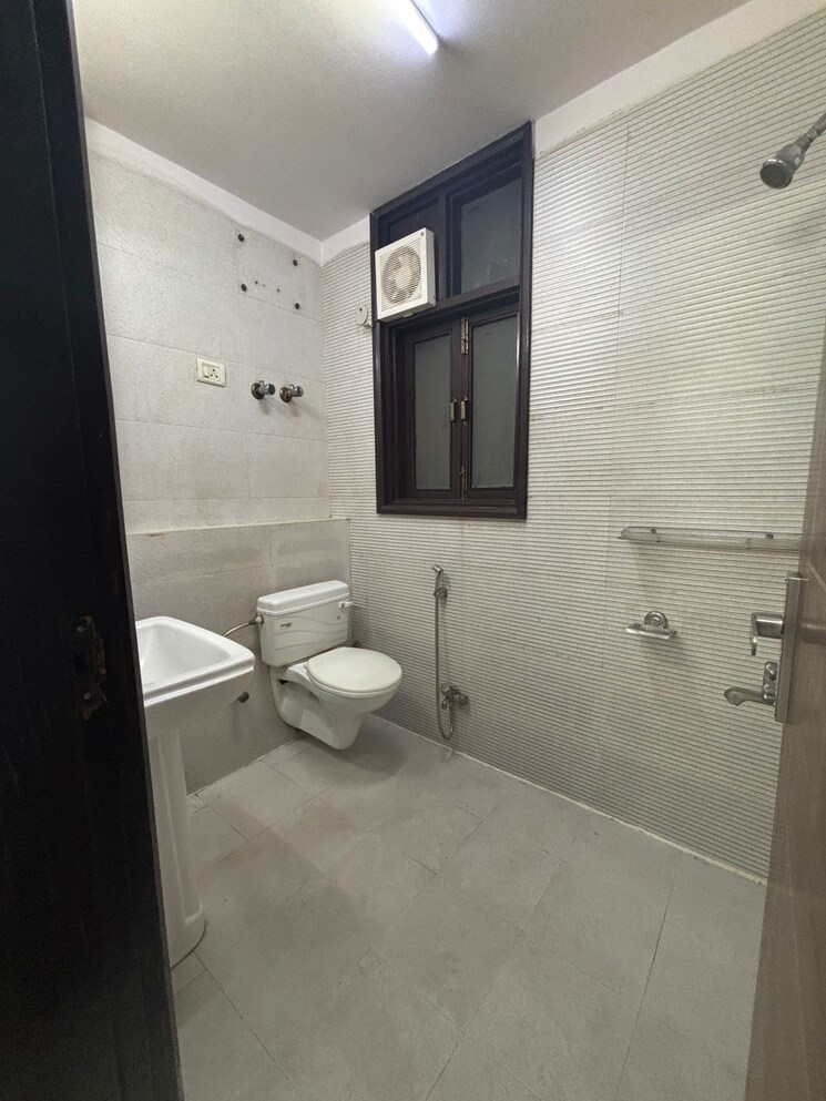 Bathroom, palm-residency-chhatarpur 1 Bedroom 500 Sq.Ft. Apartment In Chattarpur Delhi 8882563