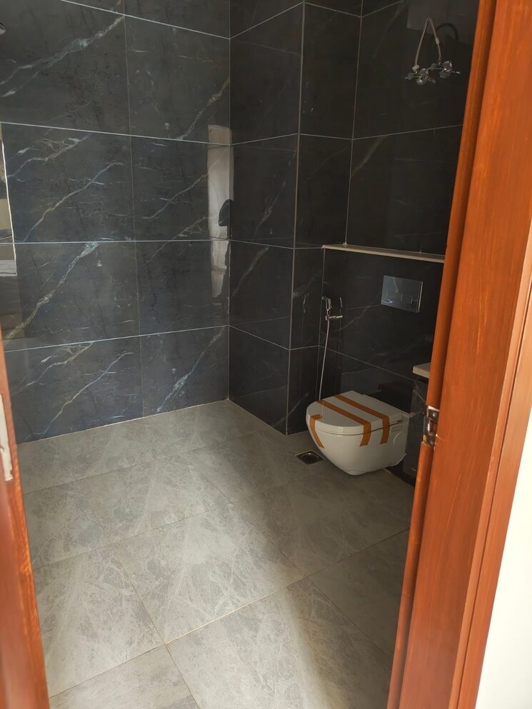 Bathroom, amolik-aster-woods 3 Bedroom 180 Sq.Yd. Builder Floor In Sector 98 Faridabad 8882572