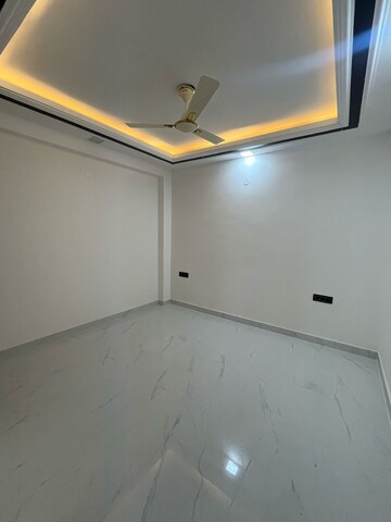 Room in 2 BHK Apartment at Palm Residency Chhatarpur, Chattarpur – for Rent