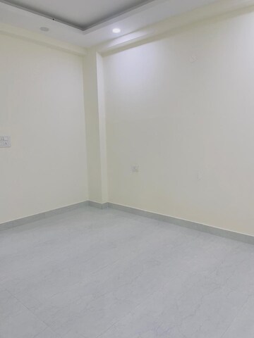 Room in 2 BHK Apartment at Palm Residency Chhatarpur, Chattarpur – for Rent
