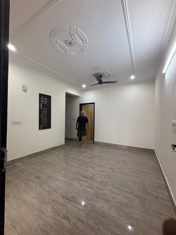 Room in 2 BHK Apartment at Palm Residency Chhatarpur, Chattarpur – for Rent