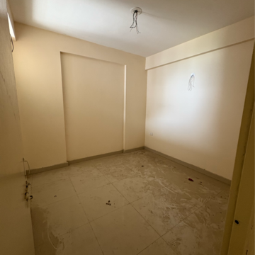 Room in 3 BHK Apartment at Auric Happy Homes, Sector 86 – for Rent