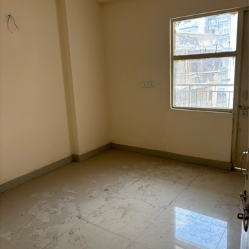 Room in 3 BHK Apartment at Auric Happy Homes, Sector 86 – for Rent