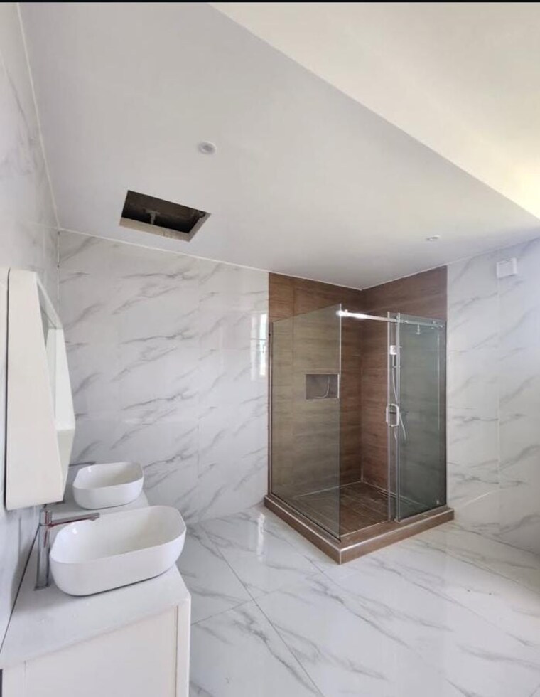 Bathroom, sector 22 3 Bedroom 3105 Sq.Ft. Builder Floor In Sector 22 Faridabad 8882671