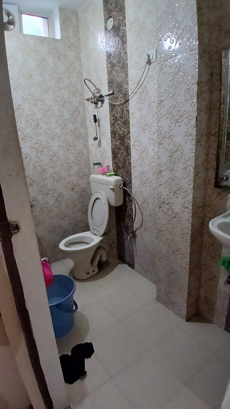 Attached Bathroom, dda-taimoor-enclave 3 Bedroom 900 Sq.Ft. Builder Floor In New Friends Colony Delhi 8882717