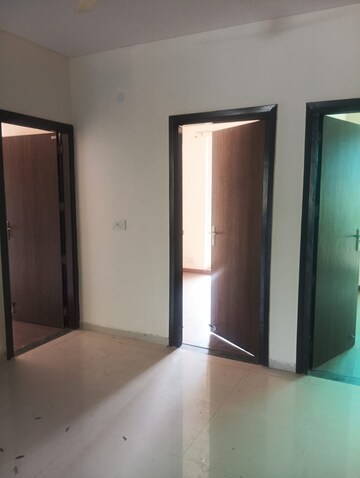 Room in 4 BHK Apartment at BPTP Parkland Pride, Sector 77 – for Rent