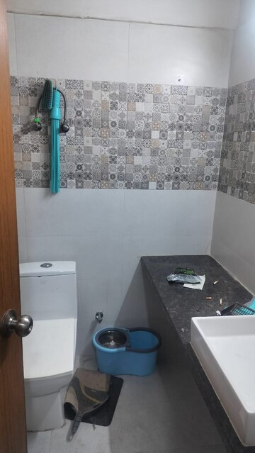 Furnished Amenities in 1 BHK Apartment at Paramount Golfforeste, Zeta I Greater Noida – for Rent