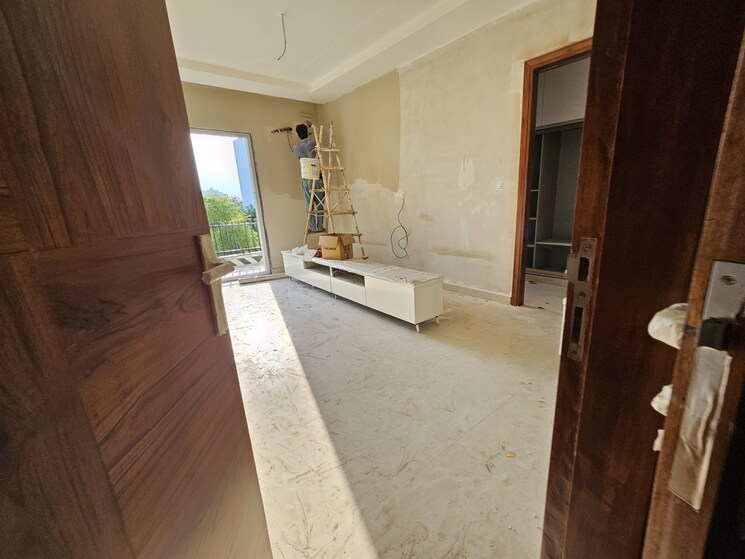 Balcony, parklands 4 Bedroom 350 Sq.Yd. Apartment In Sector 85 Faridabad 8882708