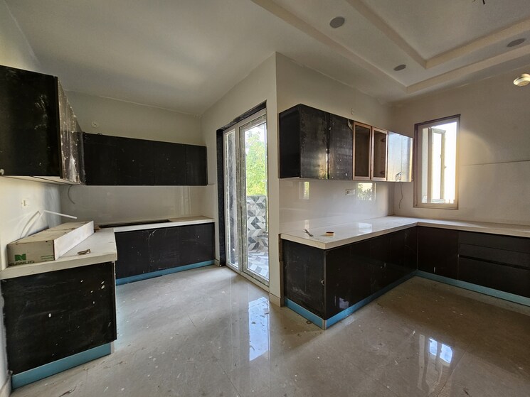 Kitchen, parklands 4 Bedroom 350 Sq.Yd. Apartment In Sector 85 Faridabad 8882708