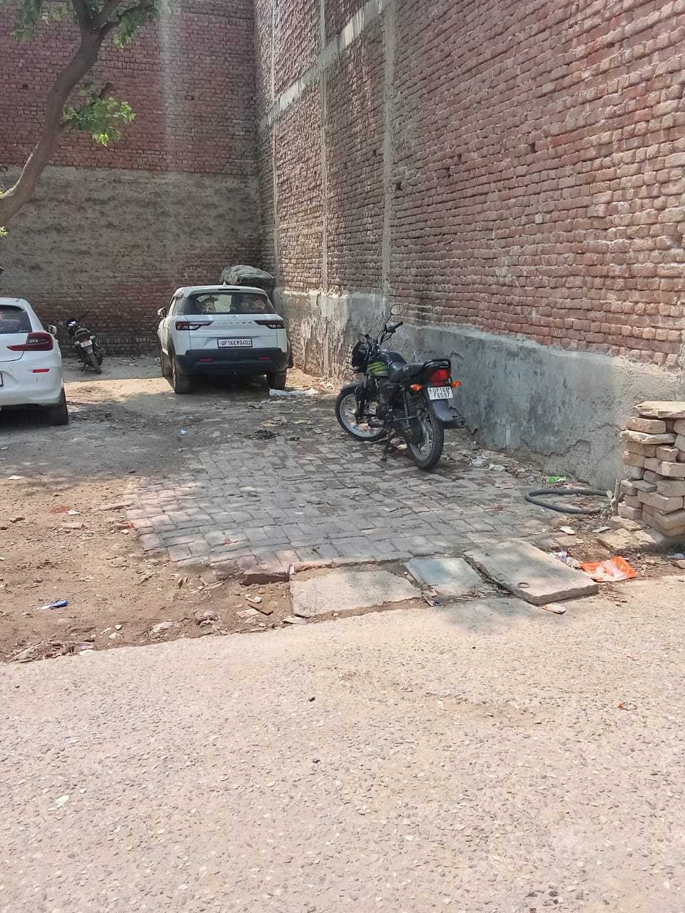 Plot For Sale in Dlf Ankur Vihar 