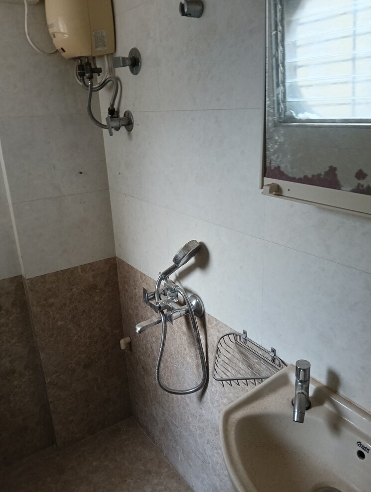 Bathroom, golders-green-chs 1 Bedroom 587 Sq.Ft. Apartment In Borivali West Mumbai 8882787