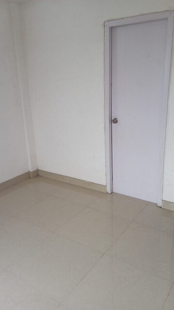 Room in 3 BHK Apartment at Godrej Seven, Joka – for Rent