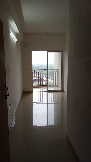 Room in 3 BHK Apartment at Godrej Seven, Joka – for Rent