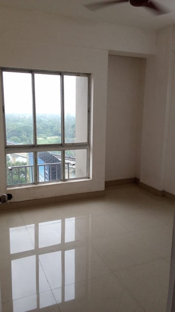 Room in 3 BHK Apartment at Godrej Seven, Joka – for Rent