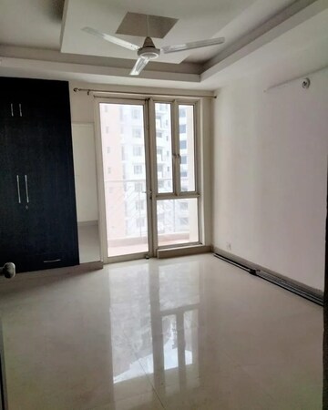 Room in 2.5 BHK Apartment at Logix Blossom Greens, Sector 143 – for Rent