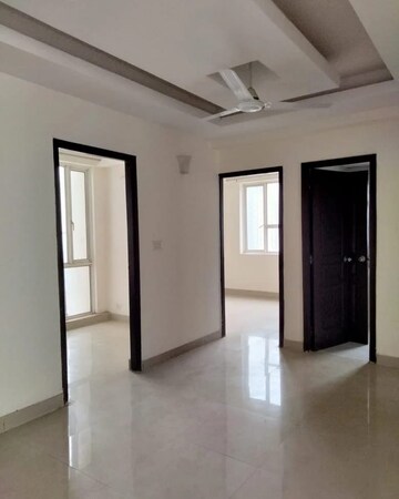 Room in 2.5 BHK Apartment at Logix Blossom Greens, Sector 143 – for Rent
