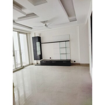 Room in 2.5 BHK Apartment at Logix Blossom Greens, Sector 143 – for Rent