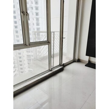 Room in 2.5 BHK Apartment at Logix Blossom Greens, Sector 143 – for Rent