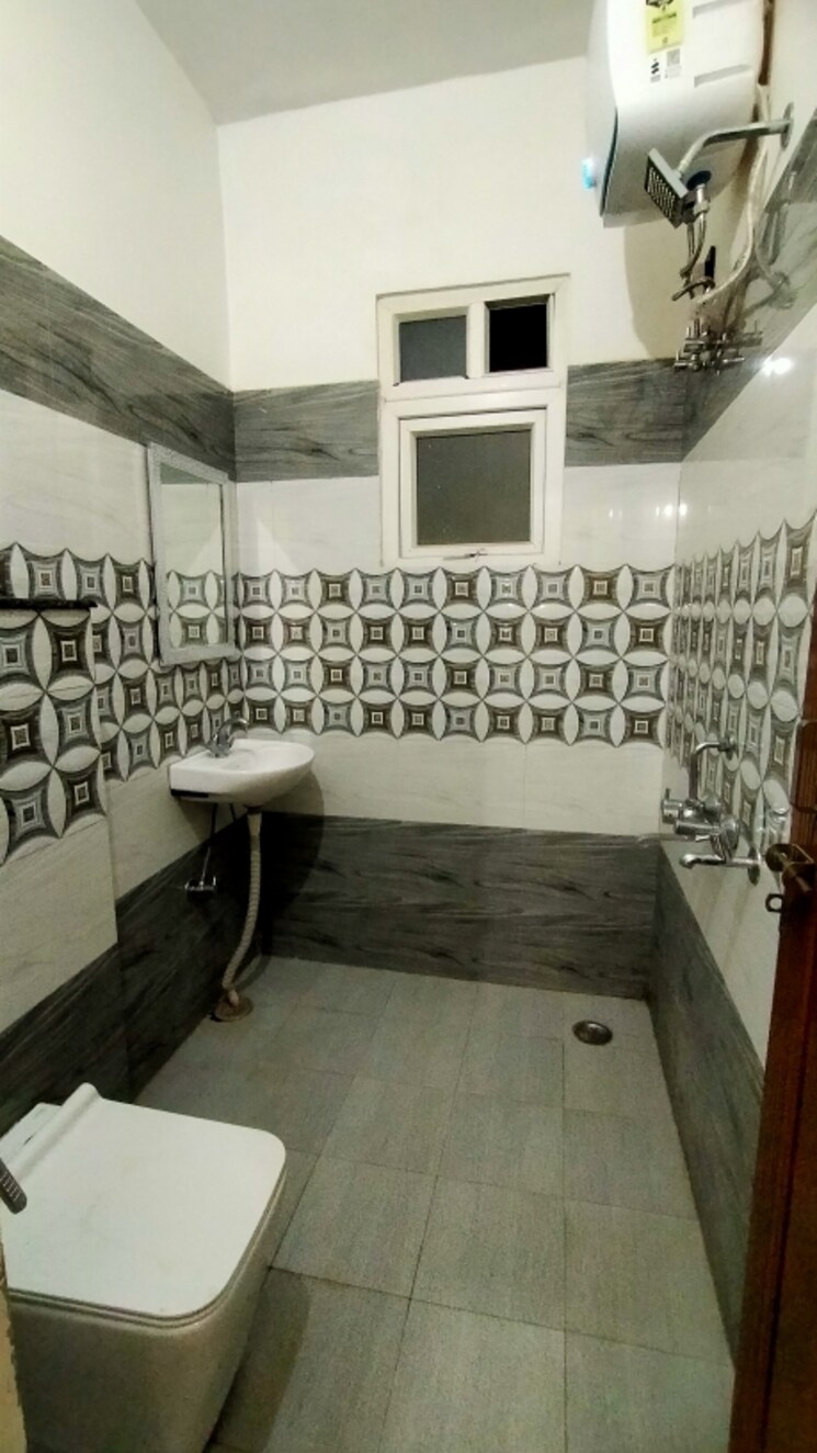 Attached Bathroom, omaxe-r2 2 Bedroom 1150 Sq.Ft. Apartment In Gomti Nagar Lucknow 8882911