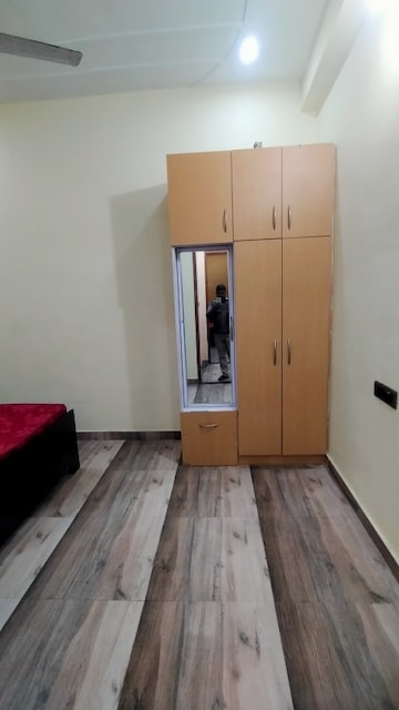 Room in 2 BHK Apartment at Omaxe R2, Gomti Nagar – for Rent