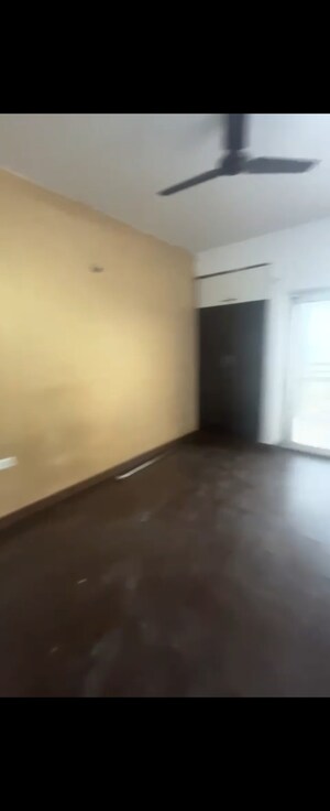 Room in 2.5 BHK Apartment at Galaxy Vega, Tech Zone 4 Greater Noida – for Sale