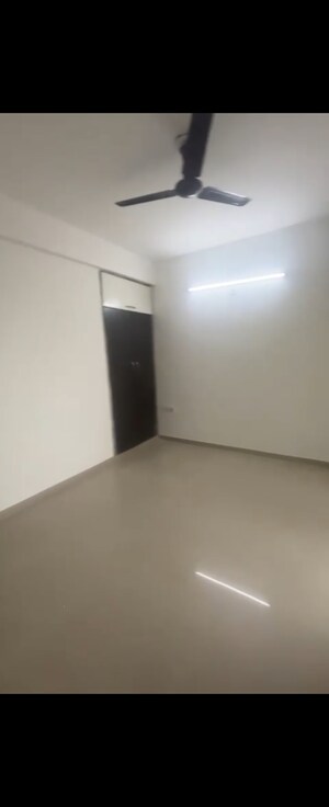 Room in 2.5 BHK Apartment at Galaxy Vega, Tech Zone 4 Greater Noida – for Sale