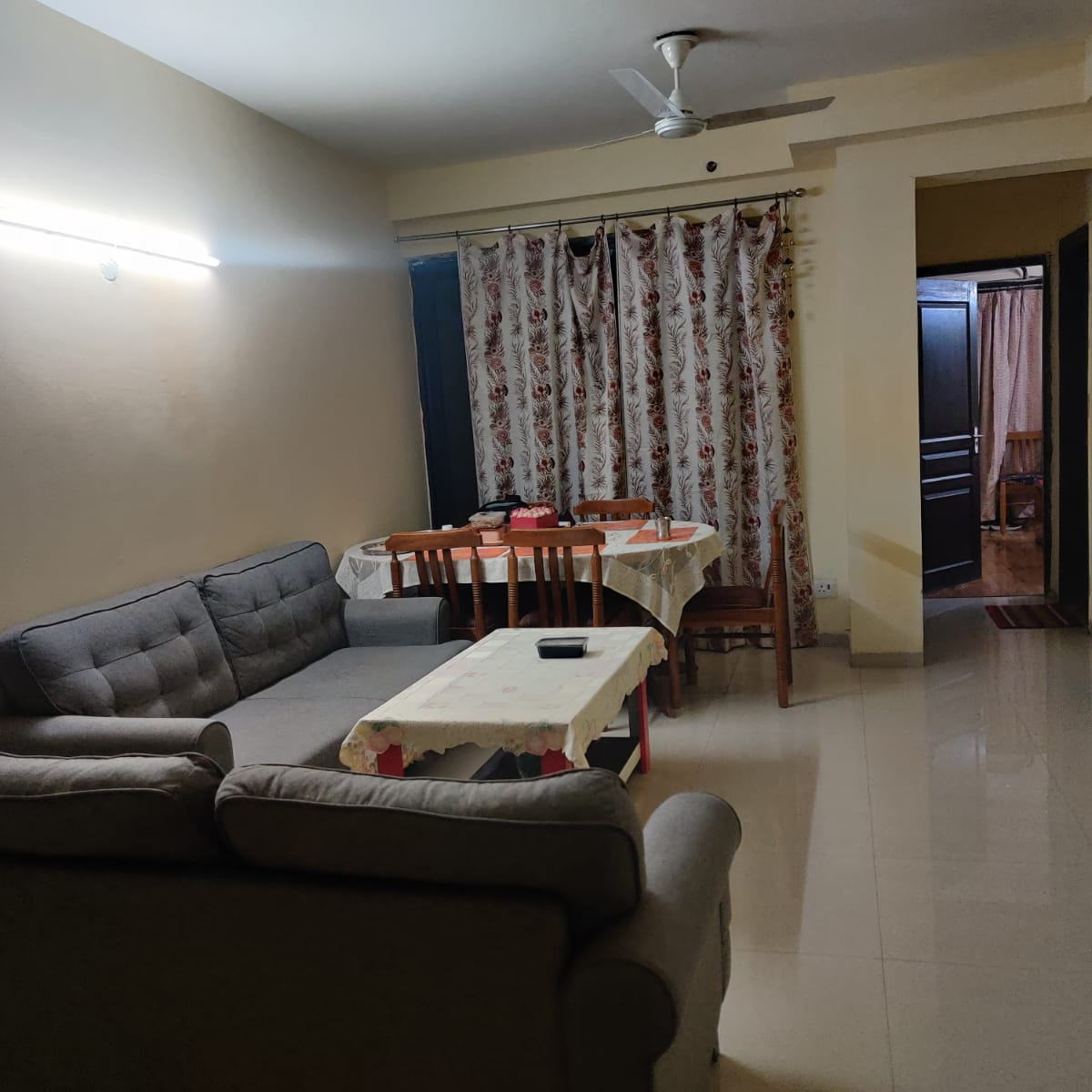 2 BHK Apartment For Rent in Logix Blossom County