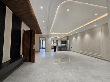 Building Lobby in 4 BHK Builder Floor at Parklands, Sector 85 – for Sale