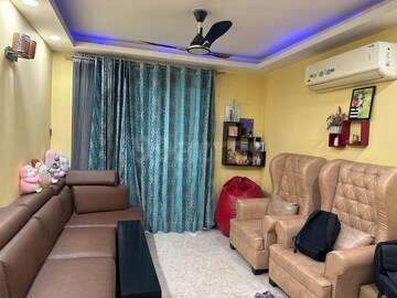Living Room in 3 BHK Apartment at DLF The Carlton Estate, Dlf Phase V – for Sale