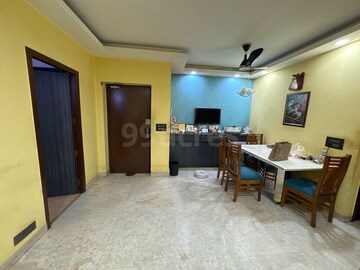 Living Room in 3 BHK Apartment at DLF The Carlton Estate, Dlf Phase V – for Sale