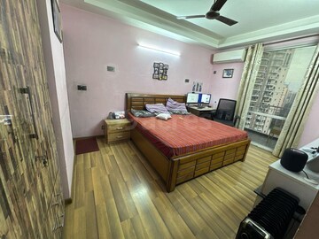 Bedroom in 3 BHK Apartment at DLF The Carlton Estate, Dlf Phase V – for Sale