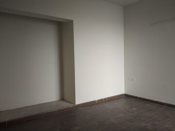 Room in 2 BHK Apartment at BPTP Discovery Park, Sector 80 – for Rent