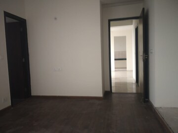 Room in 2 BHK Apartment at BPTP Discovery Park, Sector 80 – for Rent
