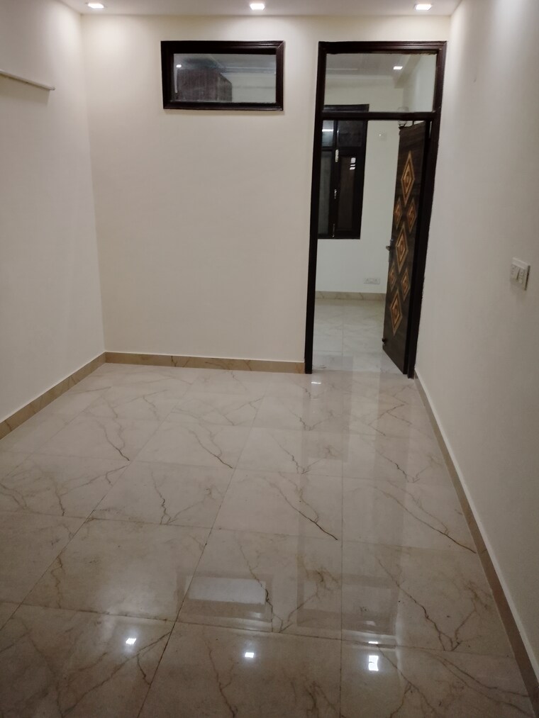 Room, rajpur khurd extension 2 Bedroom 750 Sq.Ft. Builder Floor In Rajpur Khurd Extension Delhi 8883066