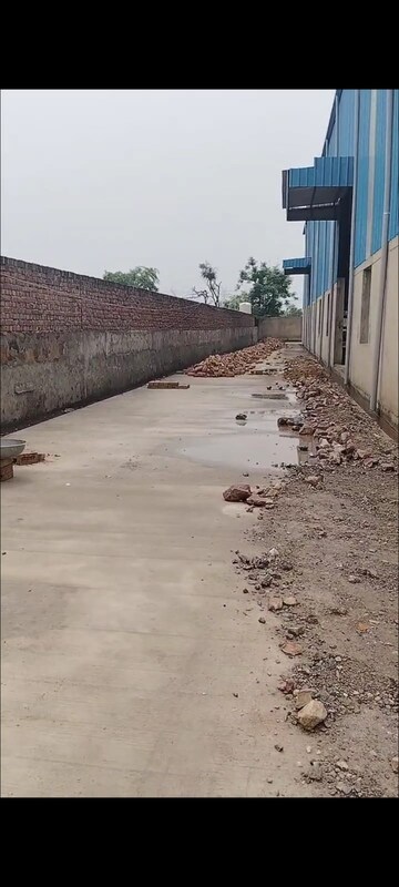 Swimming Pool in  Industrial Plot at Chaupanki – for Rent