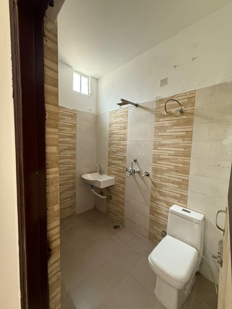 Bathroom, dhakoli 2 Bedroom 900 Sq.Ft. Apartment In Dhakoli Zirakpur 8883156