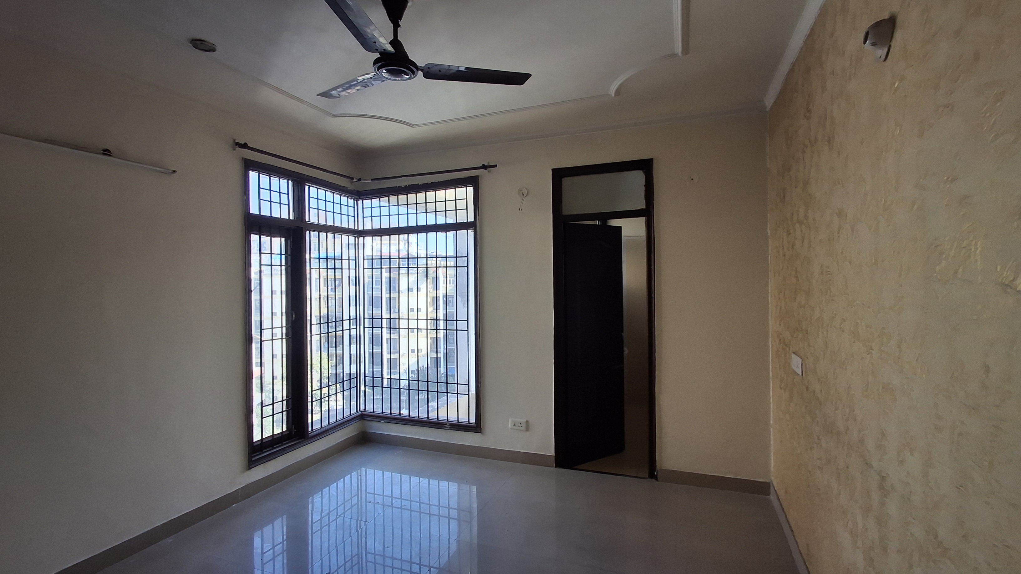 3 BHK + Pooja Room Apartment For Rent in VIP Road