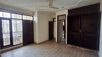 Room in 3 BHK Apartment at Vip Road – for Rent