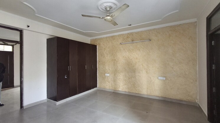 Room, vip road 3 Bedroom 1400 Sq.Ft. Apartment In Vip Road Zirakpur 8883227