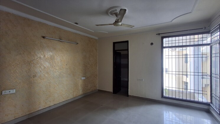 Room, vip road 3 Bedroom 1400 Sq.Ft. Apartment In Vip Road Zirakpur 8883227