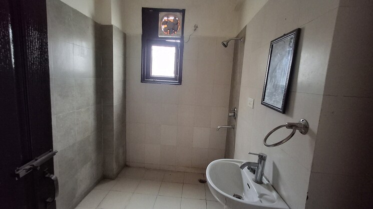 Attached Bathroom, vip road 3 Bedroom 1400 Sq.Ft. Apartment In Vip Road Zirakpur 8883227