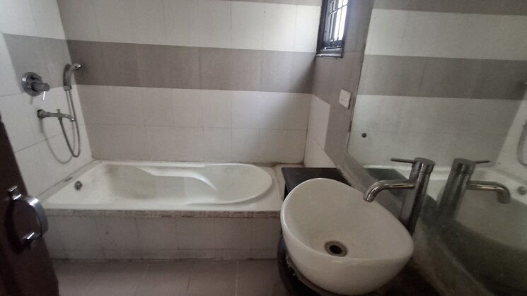 Attached Bathroom, vip road 3 Bedroom 1400 Sq.Ft. Apartment In Vip Road Zirakpur 8883227