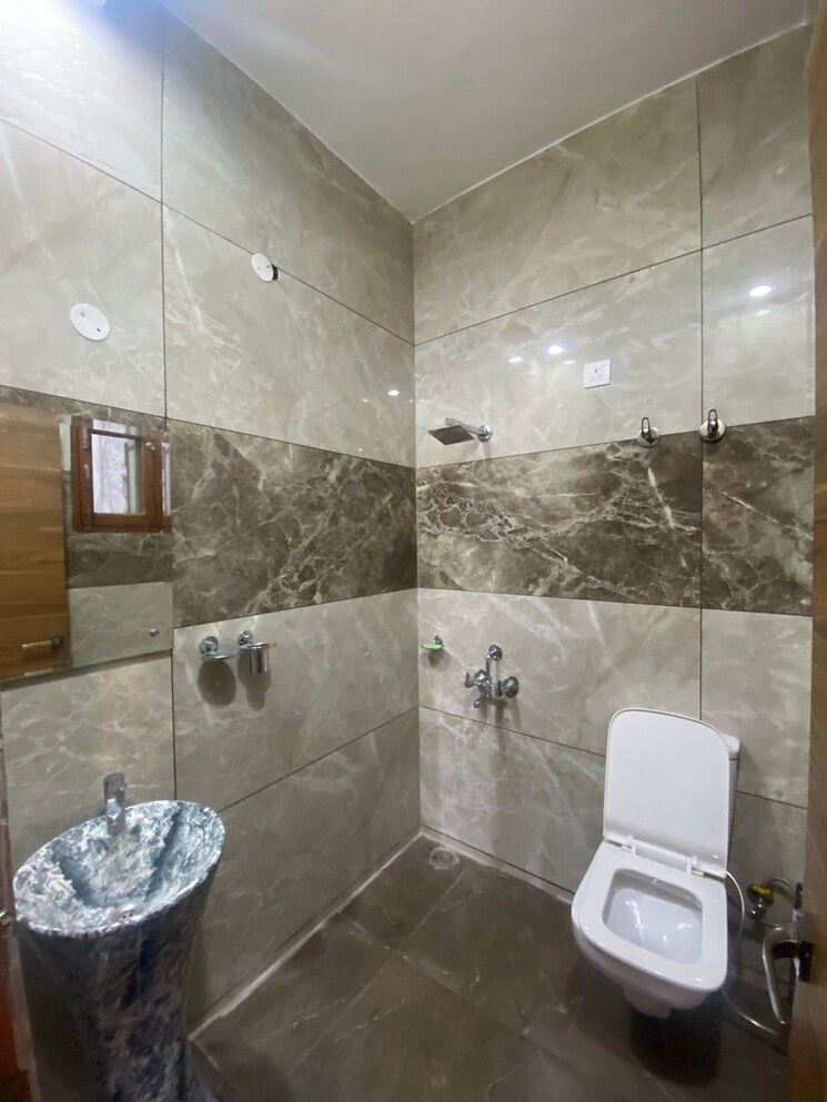 Bathroom, dhakoli 2 Bedroom 100 Sq.Yd. Apartment In Dhakoli Zirakpur 8853758