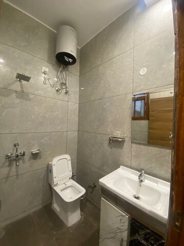 Bathroom in 2 BHK Apartment at Pir Machalla – for Rent
