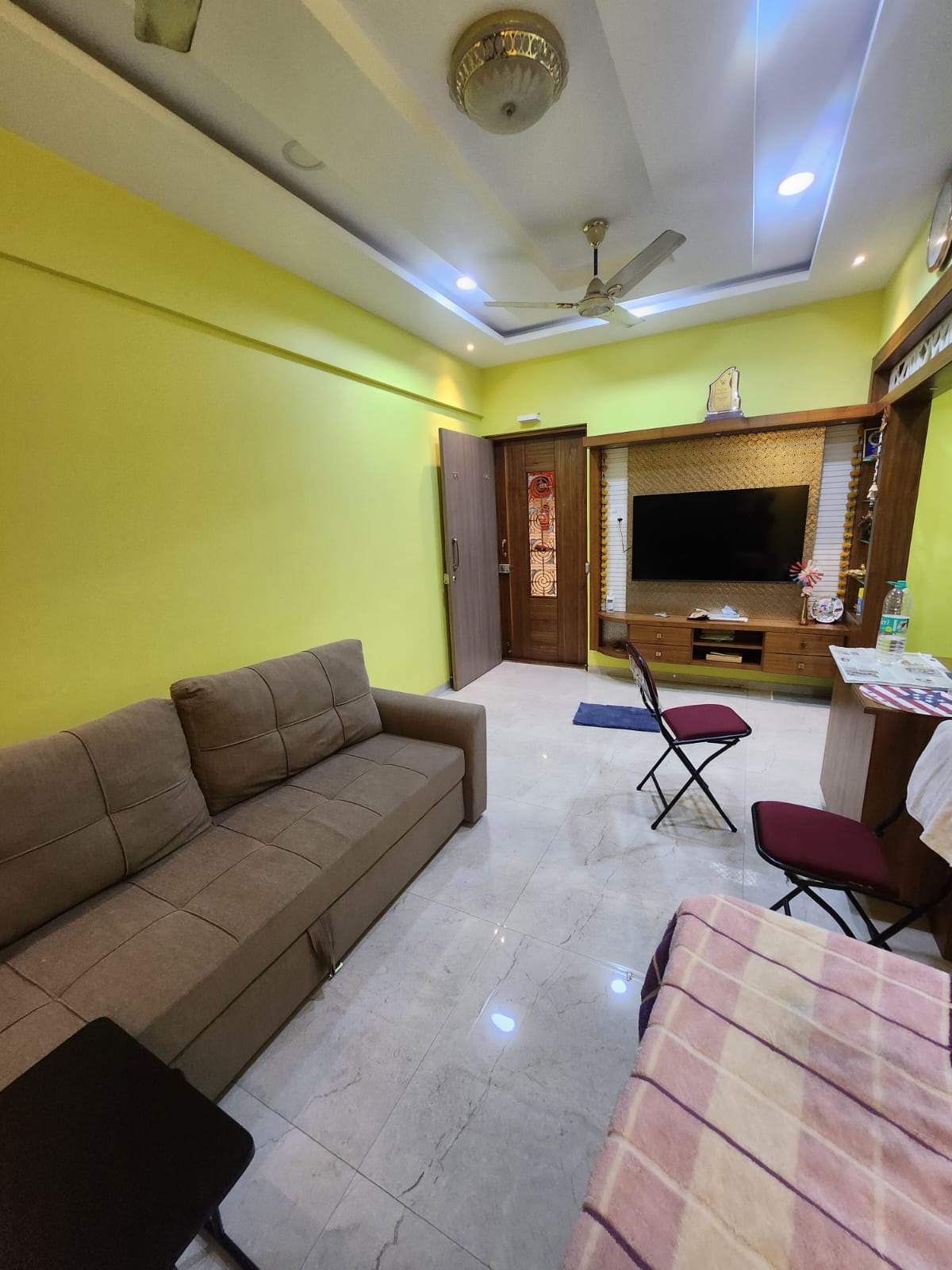 2 BHK Apartment For Rent in Tiara Apartments