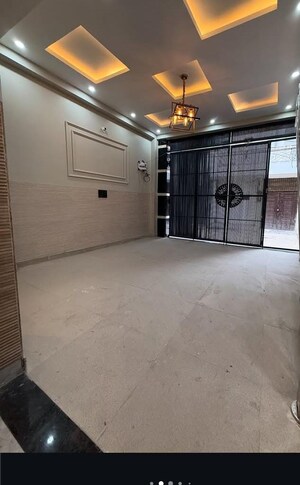 Room in 4 BHK Builder Floor at Sector 31 – for Sale