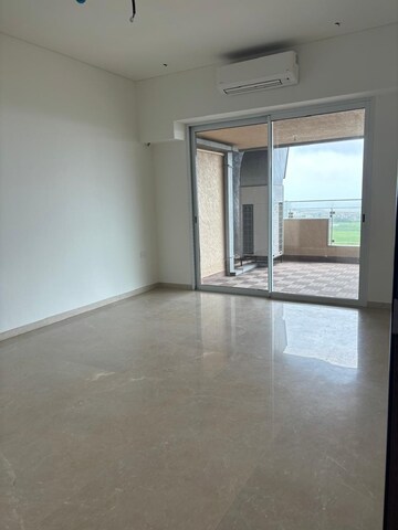 Room in 3 BHK Apartment at K Raheja Modern Vivarea, Mahalaxmi – for Sale