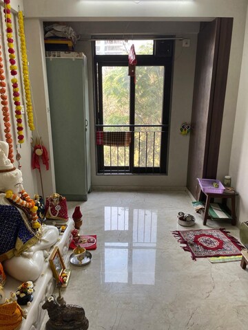 Living Room in 5 BHK Apartment at Chembur – for Rent