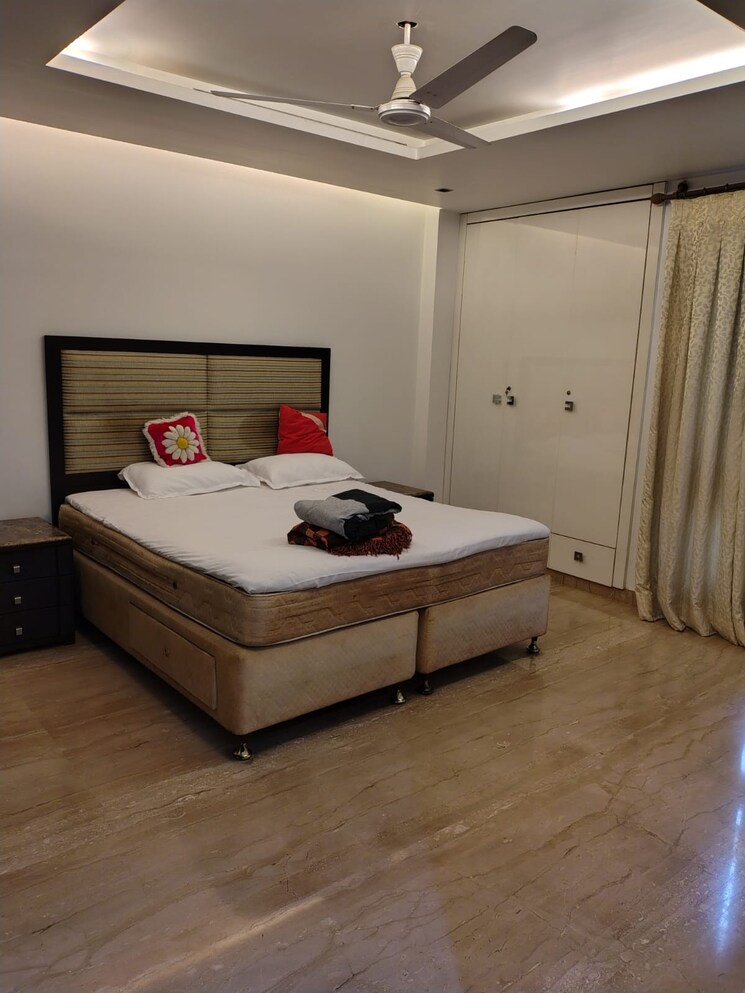 Bedroom, green park 4 Bedroom 250 Sq.Yd. Builder Floor In Green Park Delhi 8883428