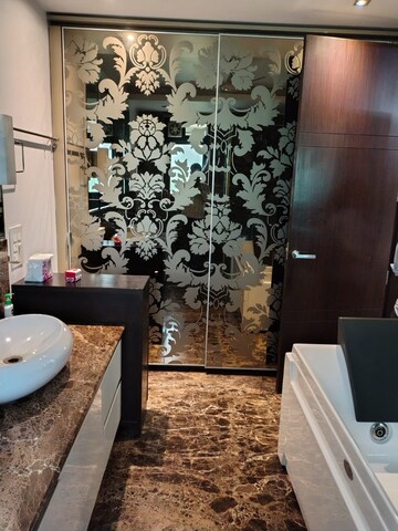 Team Area in 4 BHK Builder Floor at Green Park – for Sale